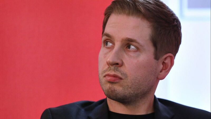 Kühnert mit kritischem Blick zurück auf SPD-Generalsekretariat Kühnert mit kritischem Blick zurück auf SPD-Generalsekretariat