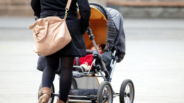 Warken lobt Vertragsänderung für Hebammen