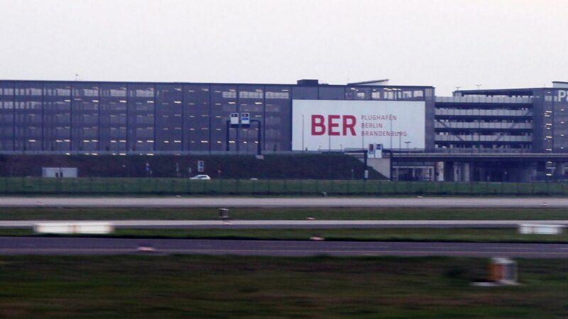 BER steht still: Verdi legt Flughafen lahm BER steht still: Verdi legt Flughafen lahm