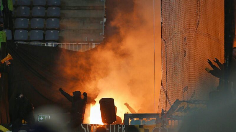 Fußball-Randale: Reul fordert mehr Verantwortung von Vereinen