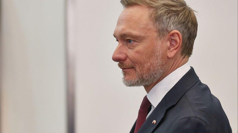 Lindner fordert erneut Tankrabatt: „Individuelle Mobilität muss erreichbar sein“
