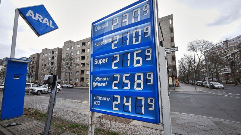 Aral sichert sofortige Weitergabe des Tankrabatts zu