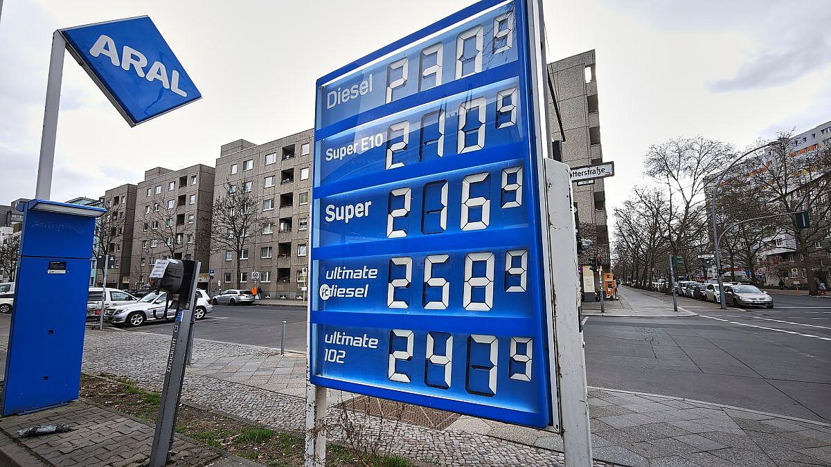 Klingbeil widerspricht Kanzler: Spritpreise sollen sinken