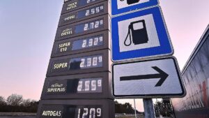 Opposition tobt: Linke und Grüne attackieren Regierung wegen Spritpreisen Opposition tobt: Linke und Grüne attackieren Regierung wegen Spritpreisen