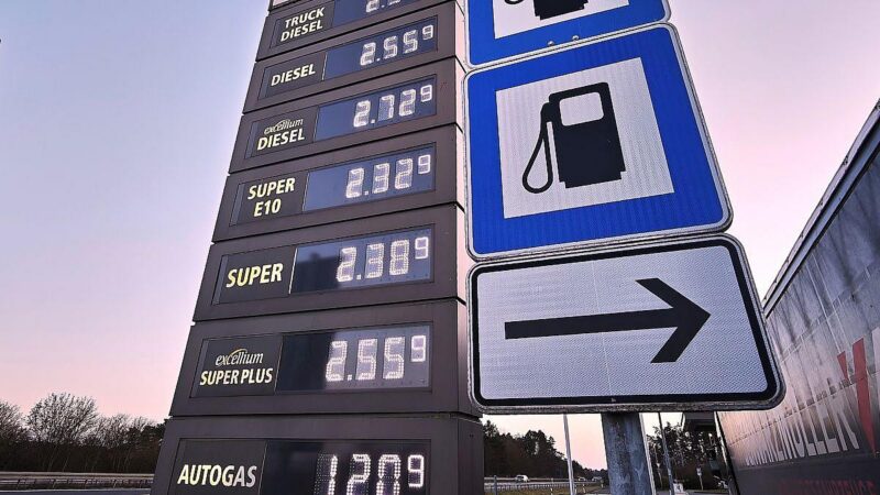 EU-Kommission bremst Steuersenkungen für Benzin – Setzt auf E-Mobilität