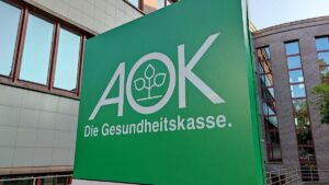 Gesundheitsministerin Warken greift Krankenkassen an