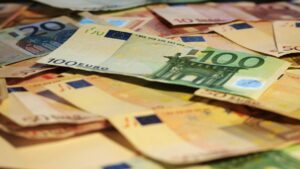 Wirtschaftsweiser fordert: Zwei Prozent Steuer auf Superreiche