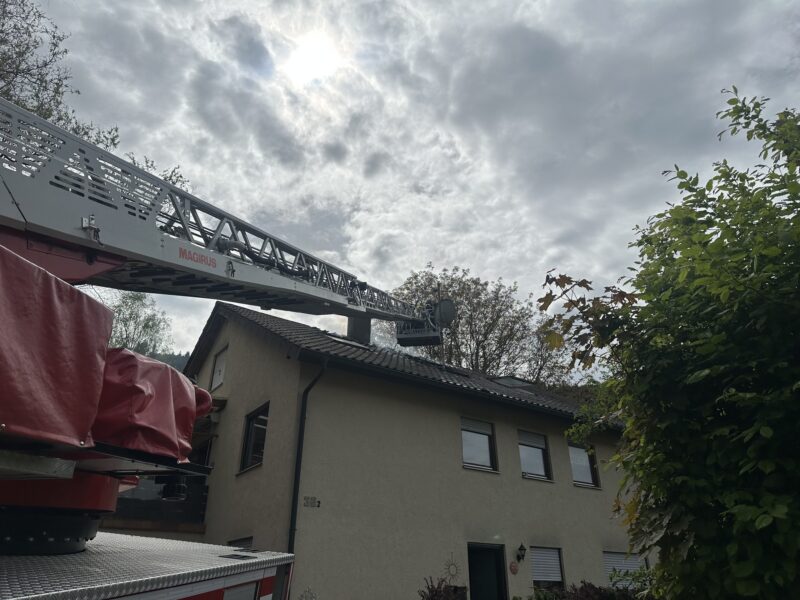 Unterreichenbach: Innenangriff verhindert Vollbrand im Dachstuhl