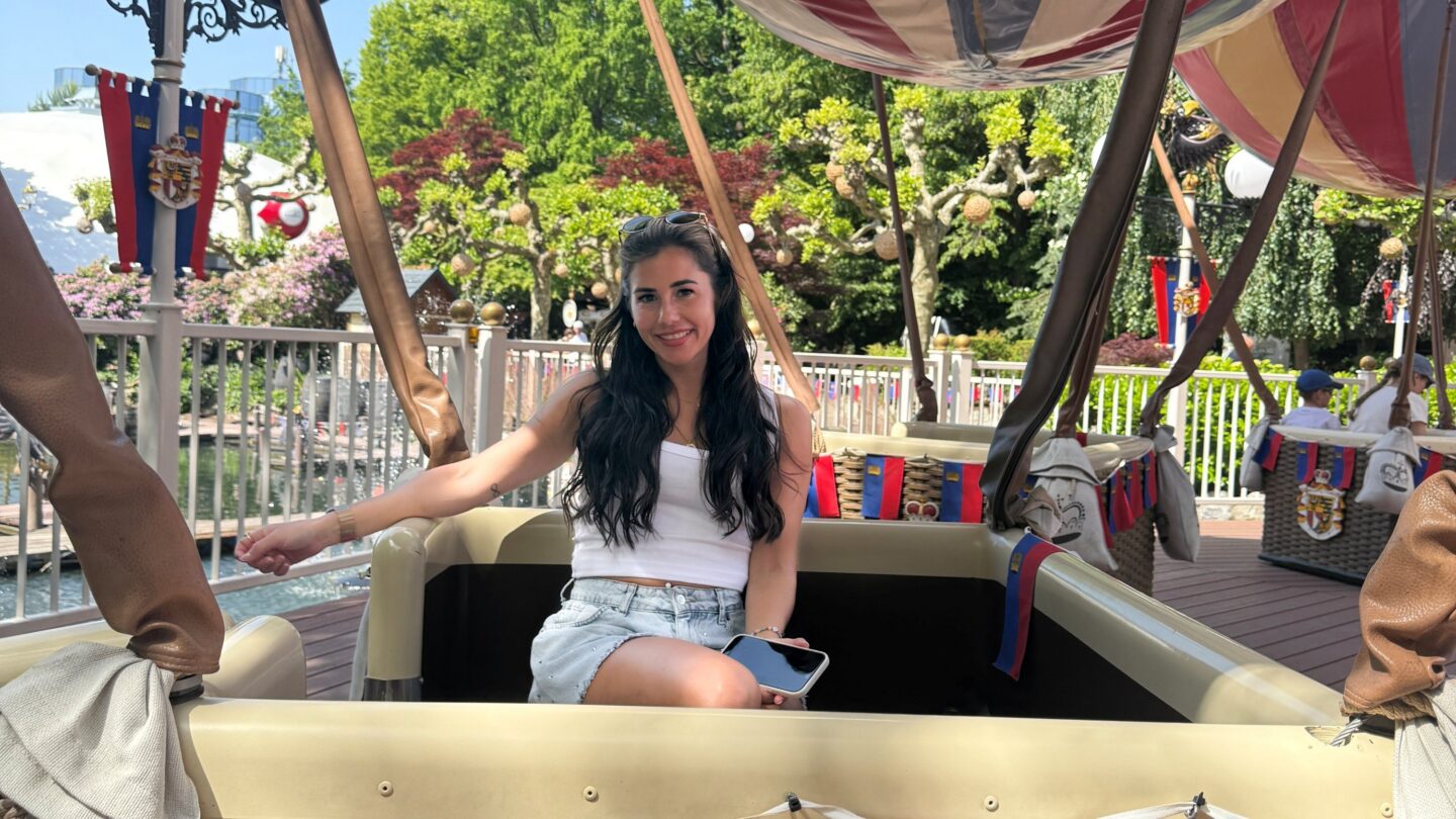 ESC-Star Sarah Engels genießt Familienauszeit im Europa-Park und Rulantica