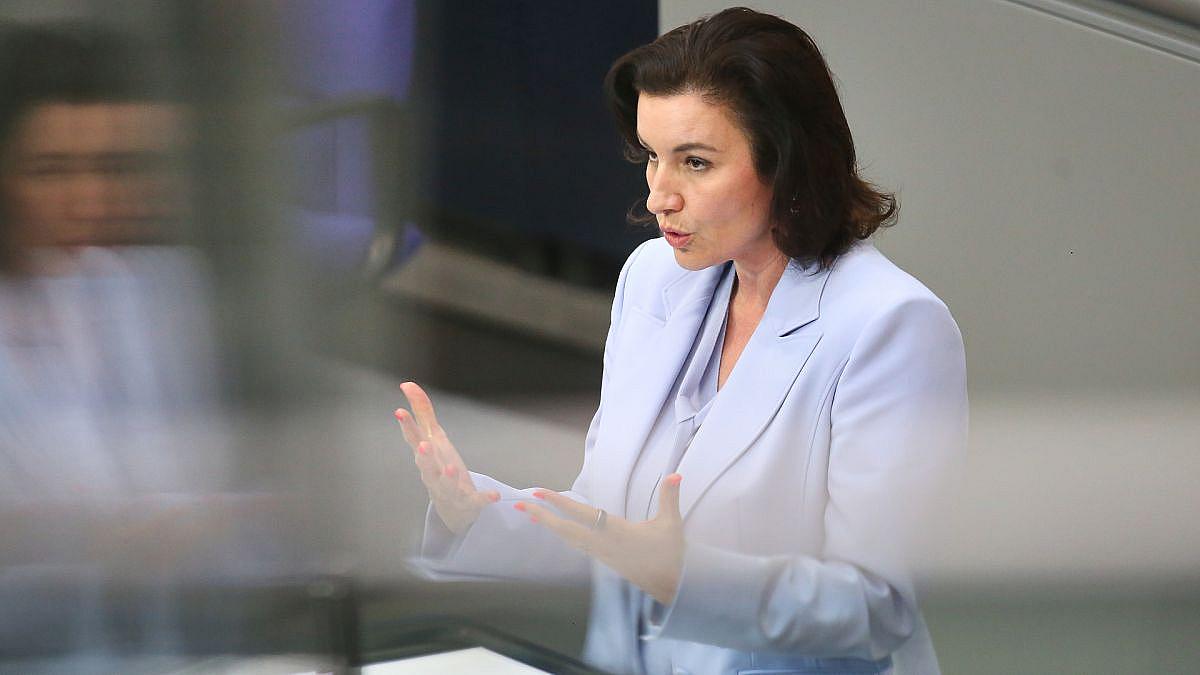 Forschungsministerin Bär fordert mehr Geld für Frauengesundheit