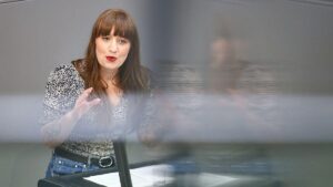 Kritik an Diäten-Automatismus: Linke und Steuerzahler fordern Abschaffung Kritik an Diäten-Automatismus: Linke und Steuerzahler fordern Abschaffung