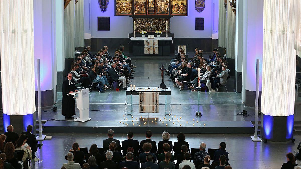 Leipzig trauert: Hunderte zur Gedenkandacht nach Amokfahrt