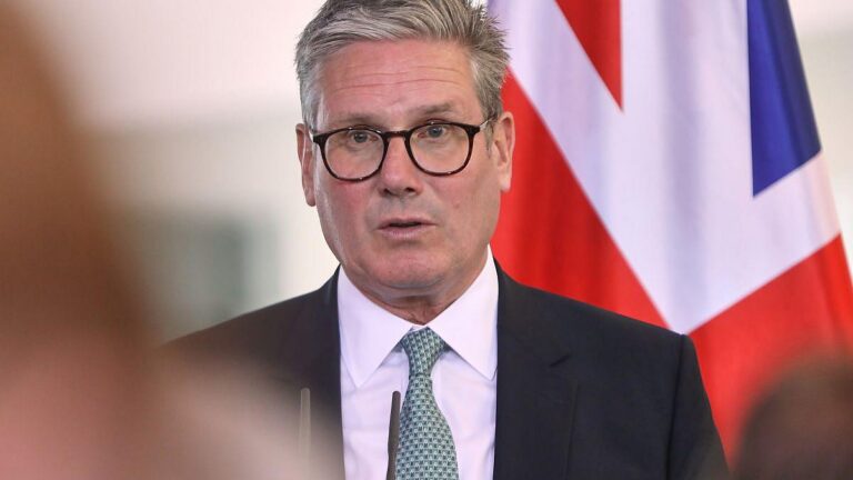 Starmer trotzt Druck: Kein Rücktritt trotz Wahldebakel