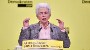 Strack-Zimmermann fordert Merz zu mehr Besonnenheit auf