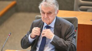 Reul schlägt Alarm: AfD-Regierung in Sachsen-Anhalt sei „sicherheitspolitisch gefährlich“ Reul schlägt Alarm: AfD-Regierung in Sachsen-Anhalt sei „sicherheitspolitisch gefährlich“