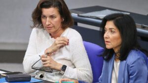Ministerinnen pfeifen auf Minderheitsregierung