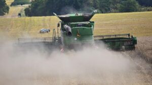Rainer kündigt Entlastungen für Landwirte an