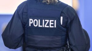 Razzien gegen rechtsextreme Jugendgruppen