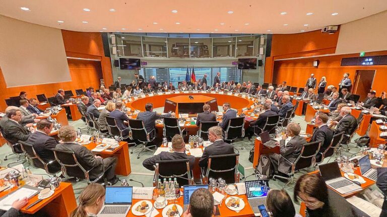 Streit um Krisenmanagement: Bund bremst Wünsche nach mehr MPK-Treffen ab