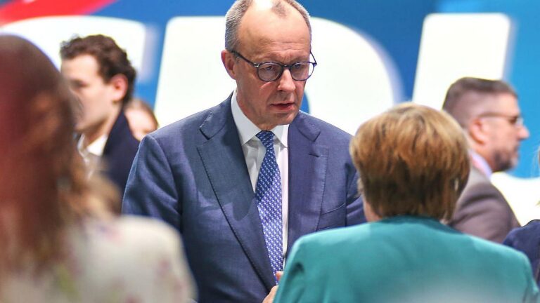 Angela Merkel fordert mehr Geduld für Merz‑Regierung