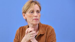 Bundesfamilienministerin Prien fordert Nachverhandlung der EU-Lohntransparenzrichtlinie