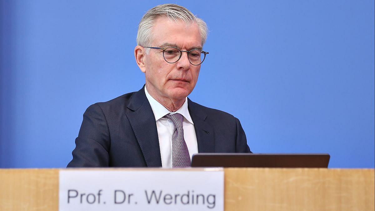 Wirtschaftsweiser warnt vor frühzeitiger Belastung erwachsener Kinder mit Pflegekosten