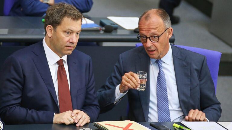 Union und SPD leicht im Aufwind – AfD bleibt Spitzenreiter