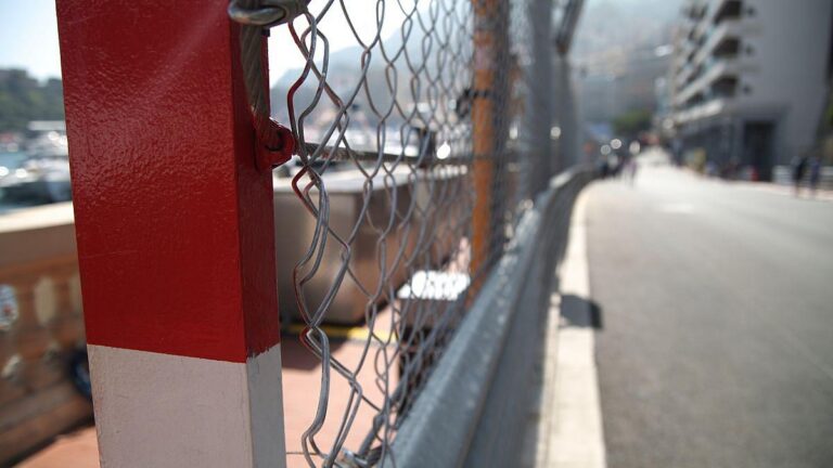 Antonelli holt Pole in Monaco