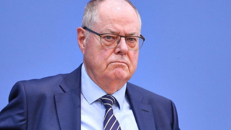 Steinbrück fordert radikalen Schuldenschnitt für Kommunen