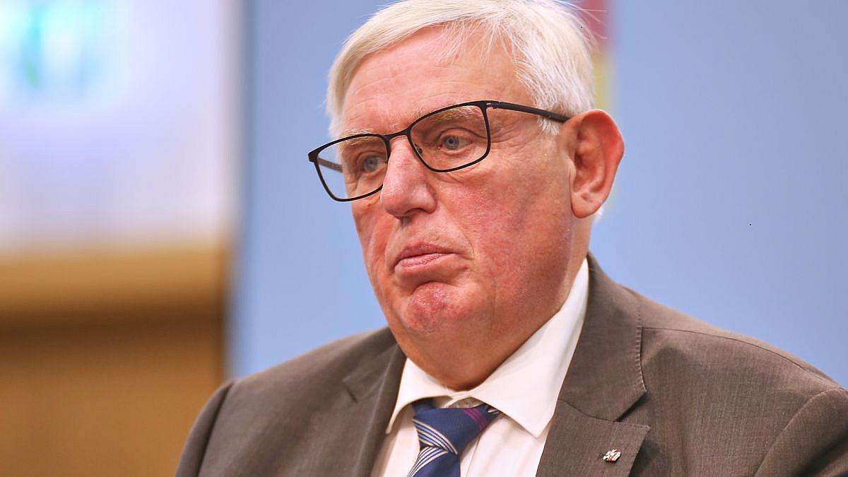 NRW‑Gesundheitsminister Laumann lobt Pflegereform, warnt vor Aussetzung der Tariftreue