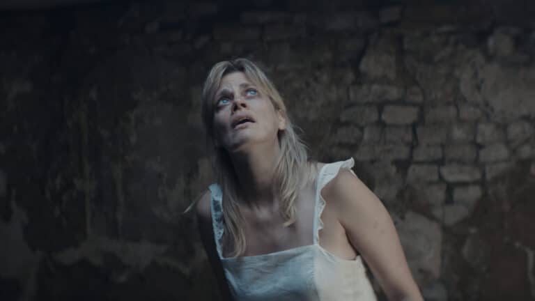 „Ostfriesenfluch“ heute im ZDF: Eine Frauenleiche im Rapsfeld löst einen dramatischen Wettlauf gegen die Zeit aus