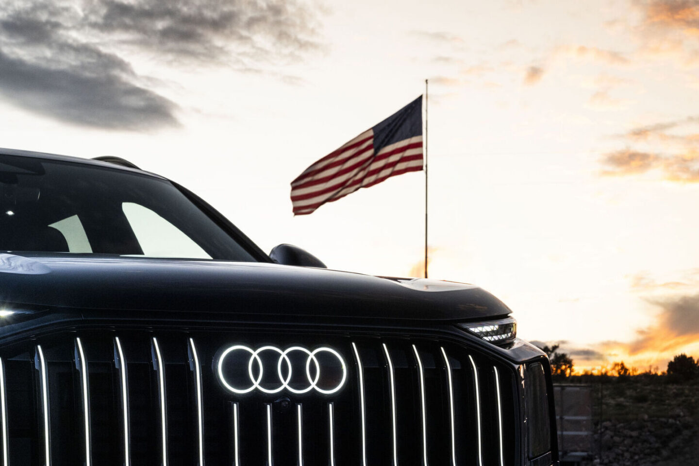 Audi-Visual mit Fahrzeug und US-Flagge zum geplanten Werk in Georgia
