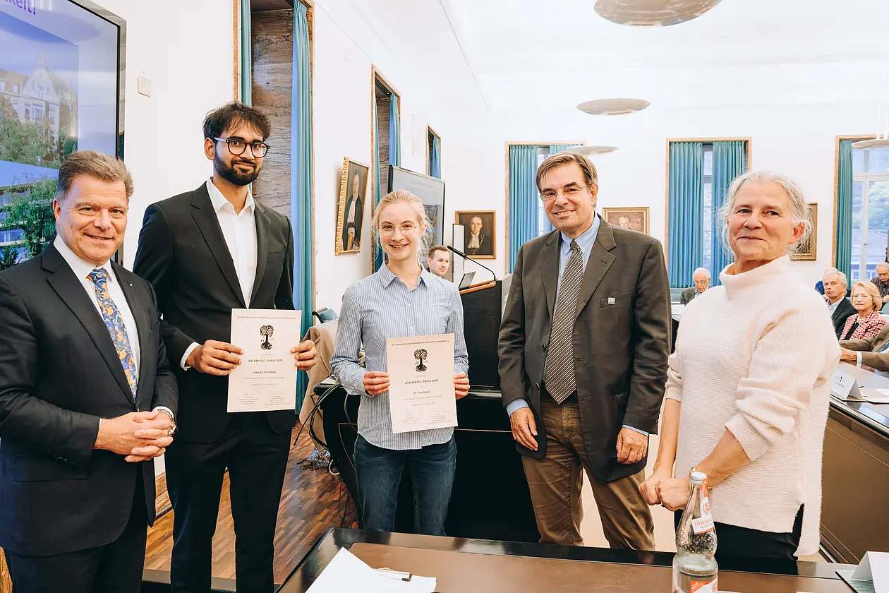 Vikash Choudhary und Lisa Haxel bei der Verleihung der Attempto-Preise 2026