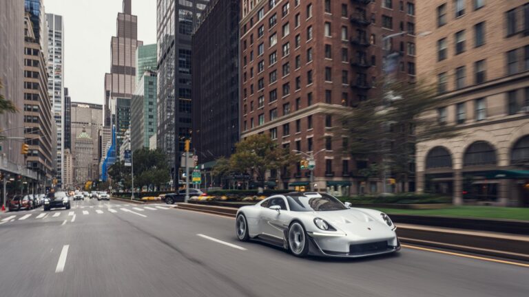 Porsche Mission S vor der Skyline von New York als Symbol der Konzernstrategie