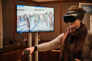 Besucherin mit VR-Brille bei den Science & Innovation Days in Tübingen
