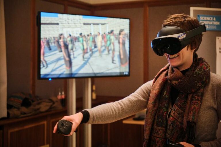 Besucherin mit VR-Brille bei den Science & Innovation Days in Tübingen