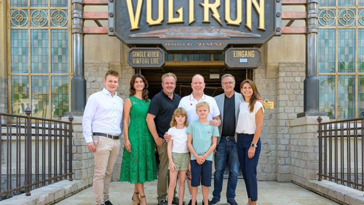 Fürst Albert mit seiner Familie zu Besuch im Europa-Park